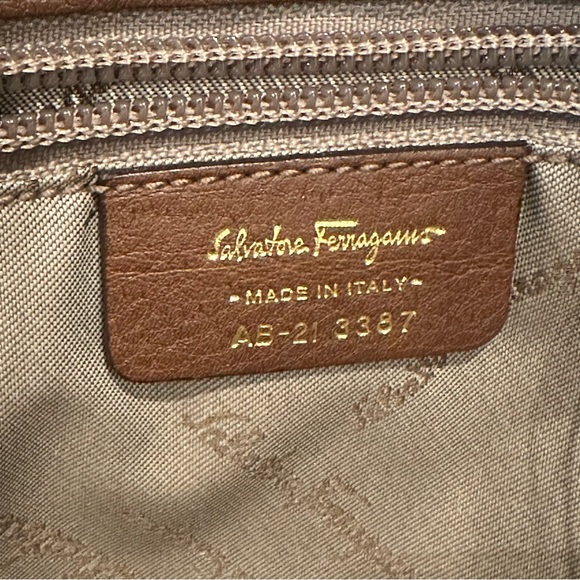 Authentic! Salvatore Ferragamo Gancini Women's Flap Tote Handbag Brown Leather - Picture 10 of 14
